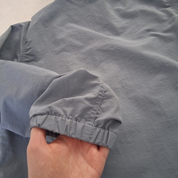 Brandy Melville- J. Galt Shanghai/ Gray Hooded Zip-Up Jacket/ US S - Picture 6 of 13